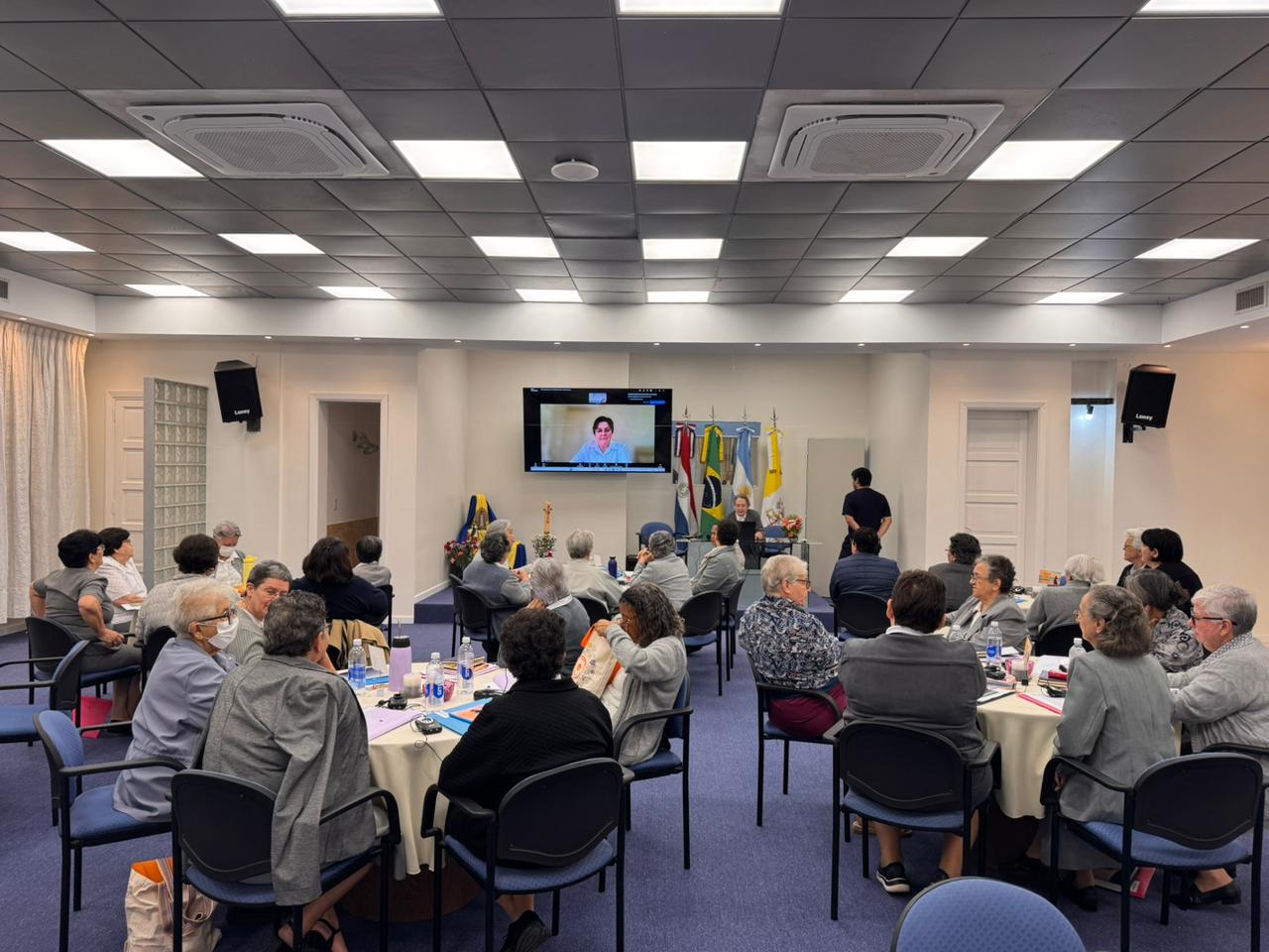 Encontro de formação das irmãs em auditório