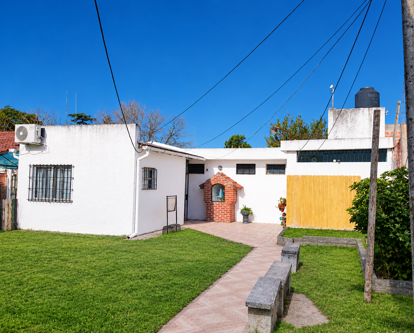 Fachada dos Consultórios Missão Cabrini, em Villa Amelia, Argentina